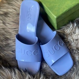 * 2.4" heel height 
* size 38, 24 cm (IT)